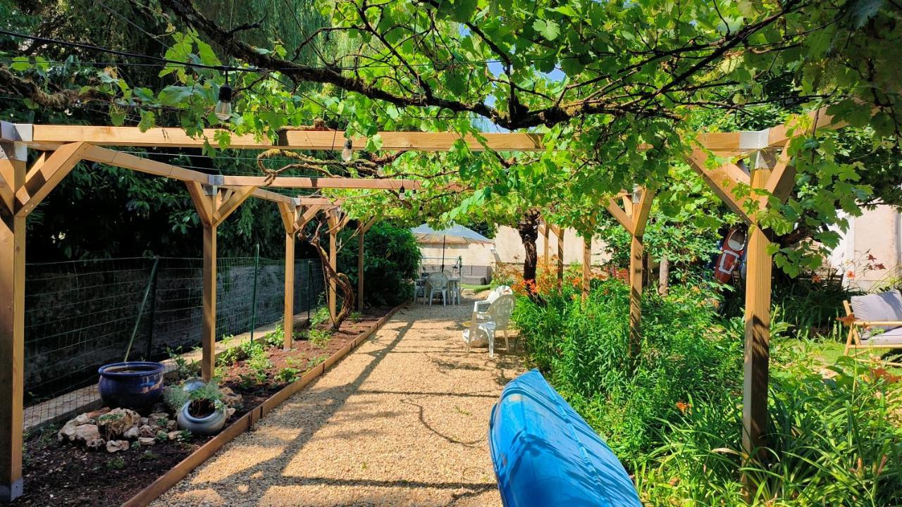 Le Grand Barrois Bed & Breakfast Crecy-la-Chapelle Exterior photo